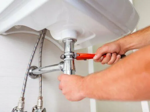 Réparation du siphon sous un lavabo — service de plombier à Evere